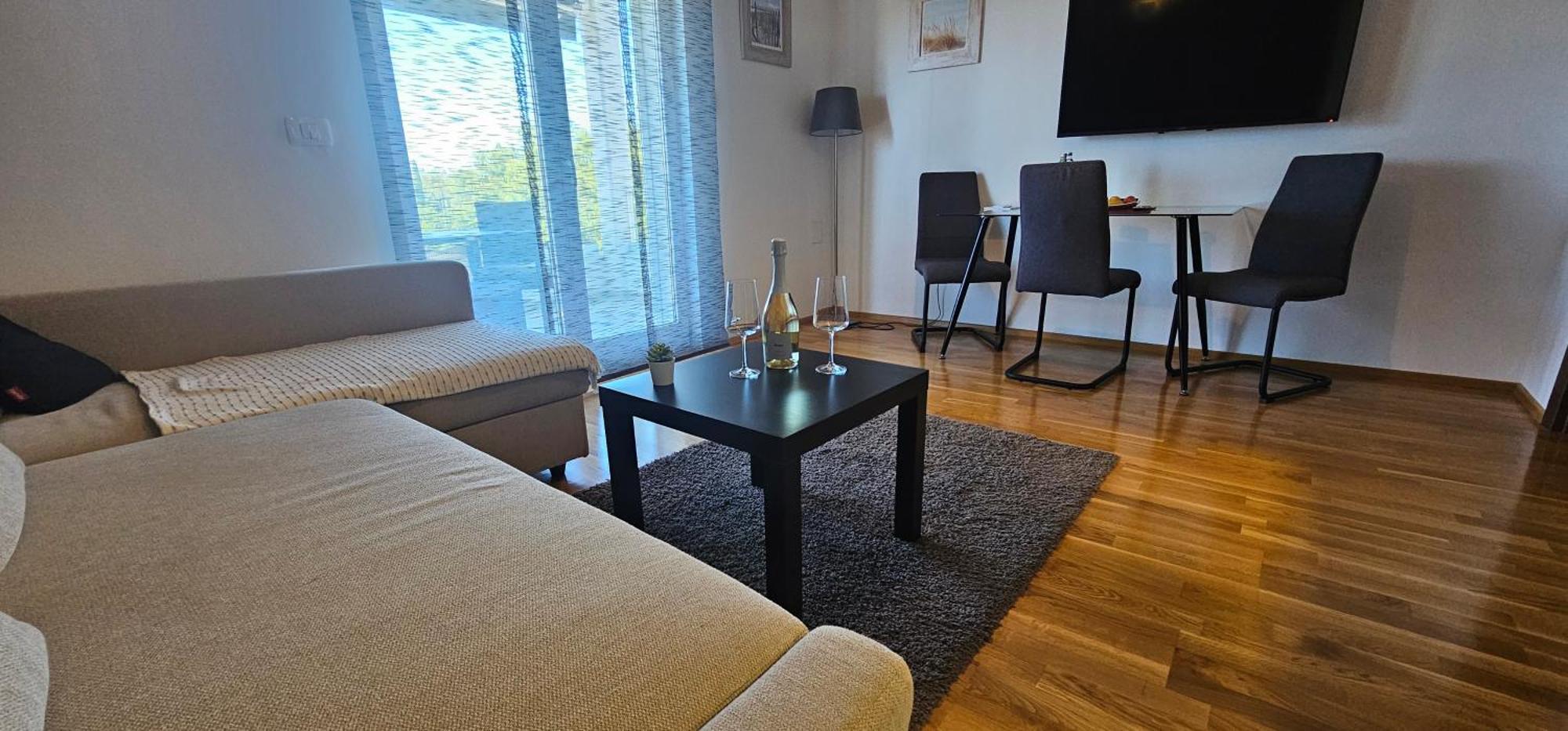 Apartament Aura *