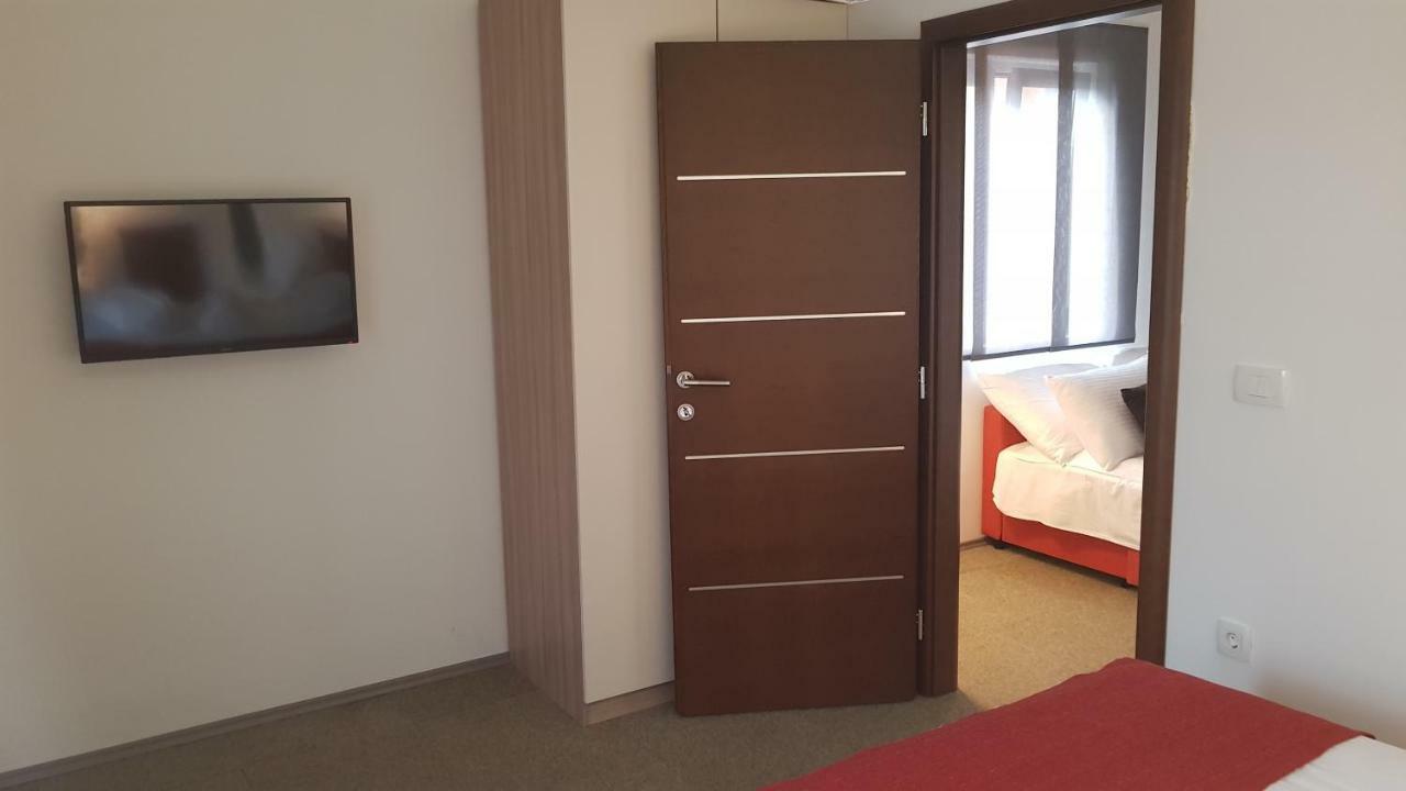 Apartment Aura *