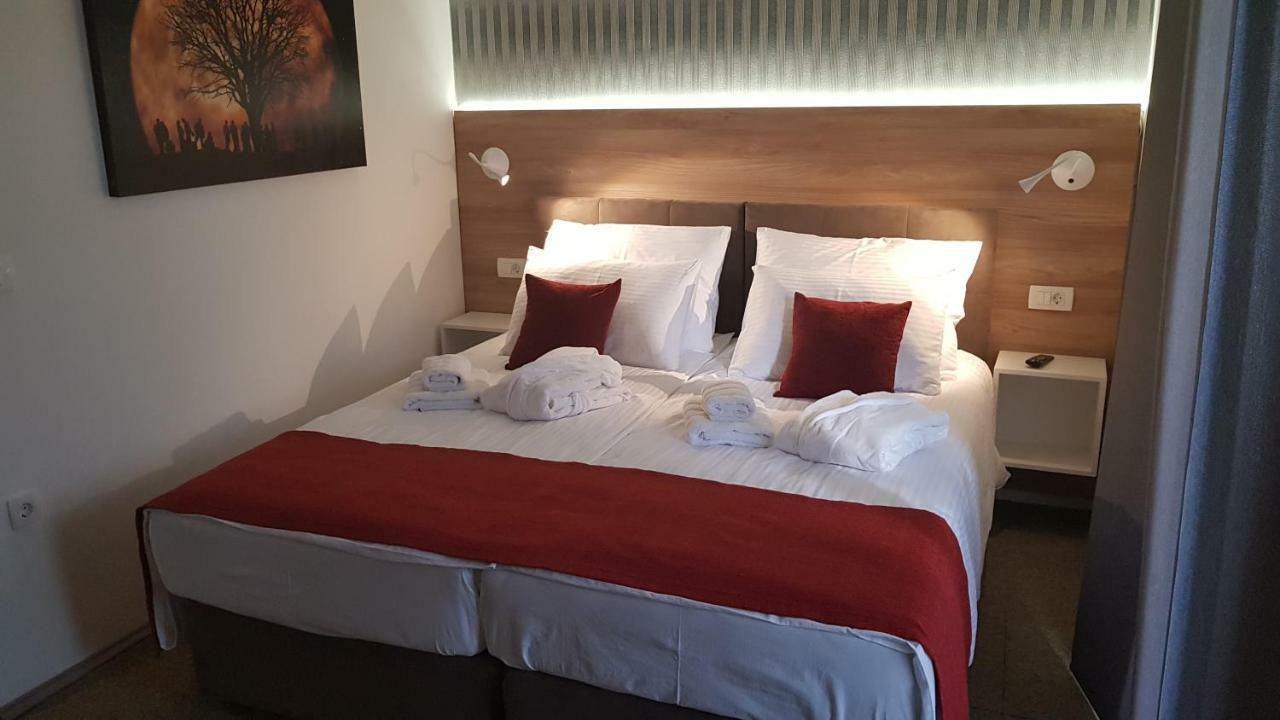 Apartment Aura
