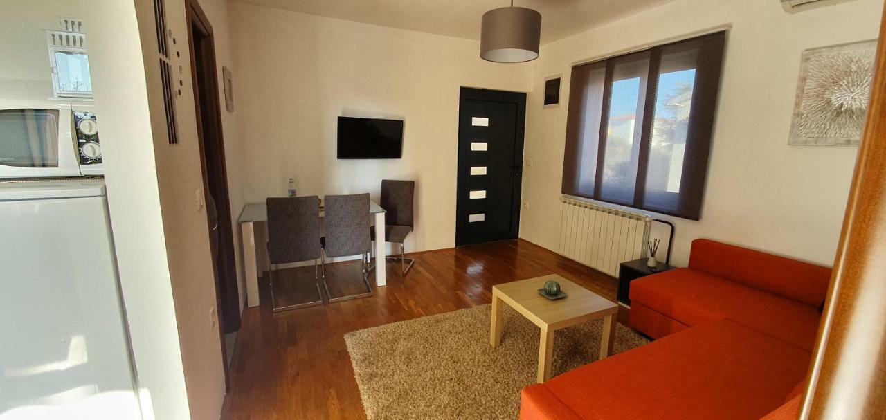 Aura Apartment *