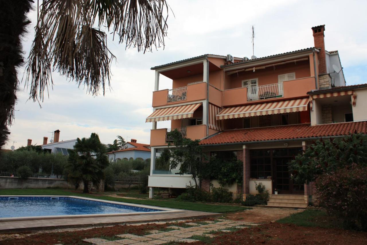 Aura Apartment *